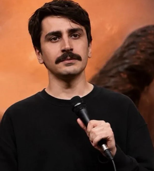 Komedyen Deniz Göktaş havaalanında gözaltına alındı