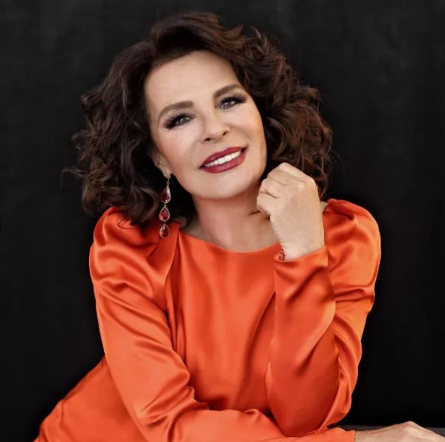 Hülya Koçyiğit'i hiç böyle görmediniz: Spor Hocası torunu oldu! Duygusal paylaşım beğeni topladı