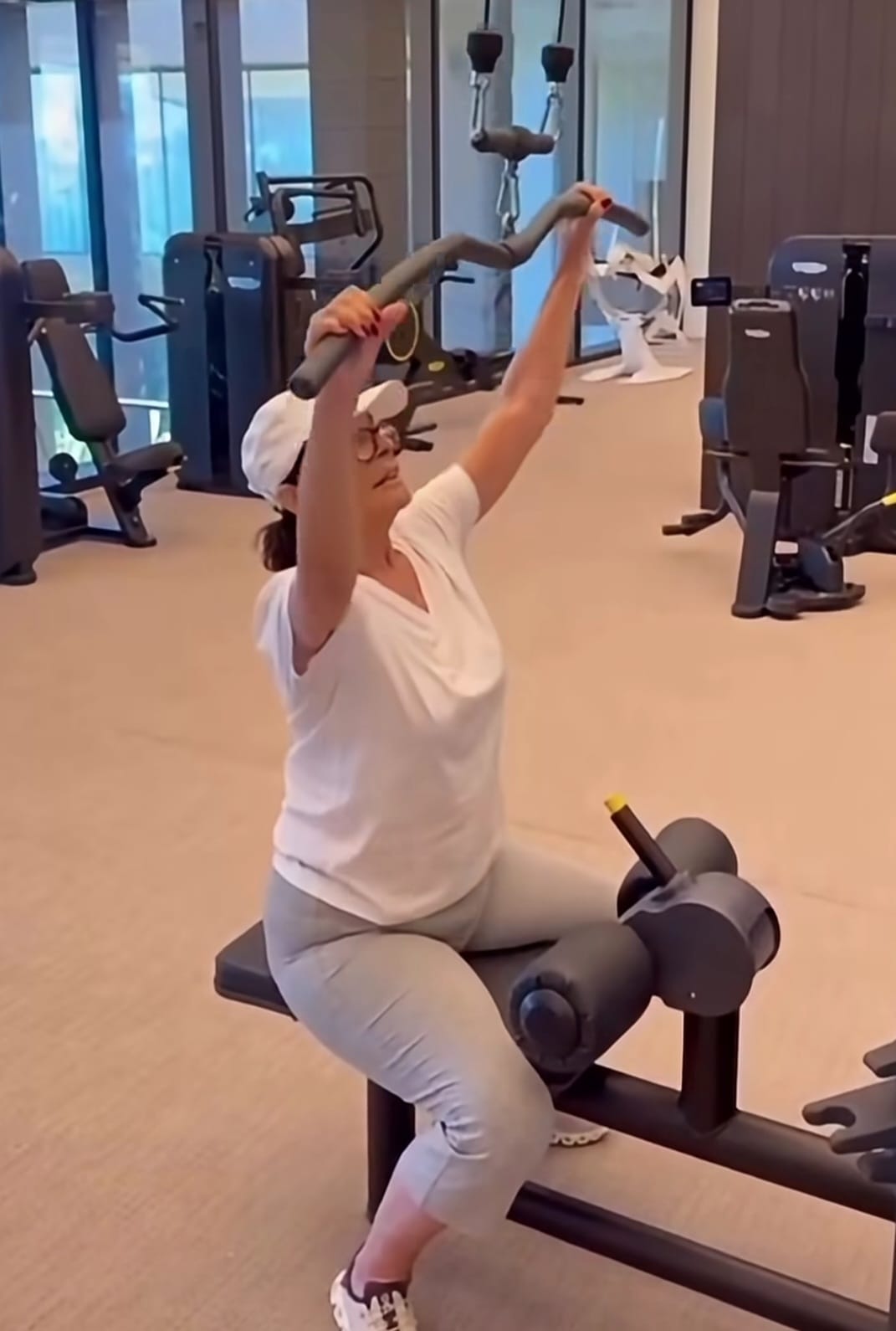 Hülya Koçyiğit'i hiç böyle görmediniz: Spor Hocası torunu oldu! Duygusal paylaşım beğeni topladı