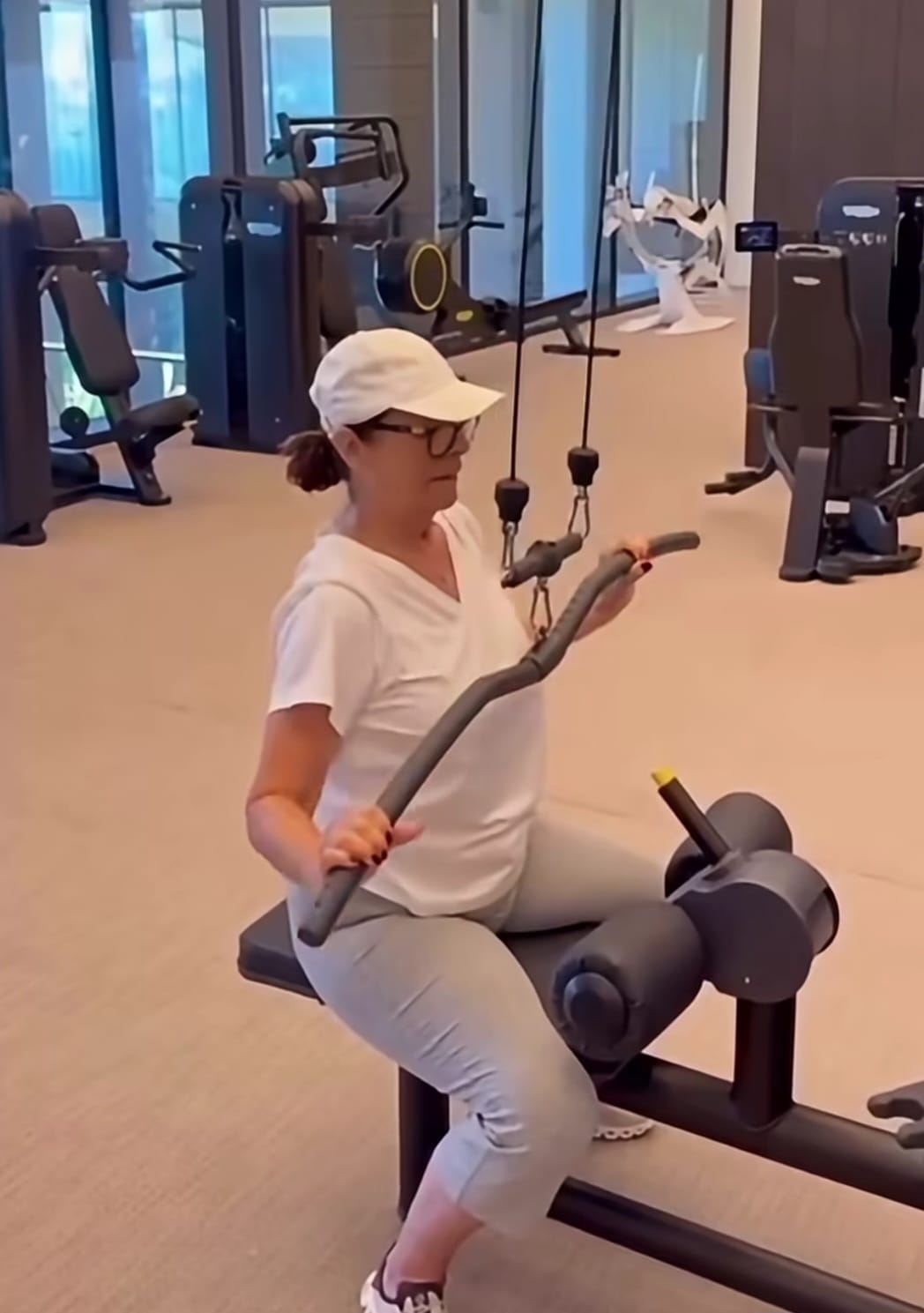 Hülya Koçyiğit'i hiç böyle görmediniz: Spor Hocası torunu oldu! Duygusal paylaşım beğeni topladı
