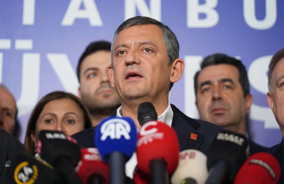 Özgür Özel ve ekibi yargı yolunda: Kurultay yapılması için mahkemeye başvuracaklar