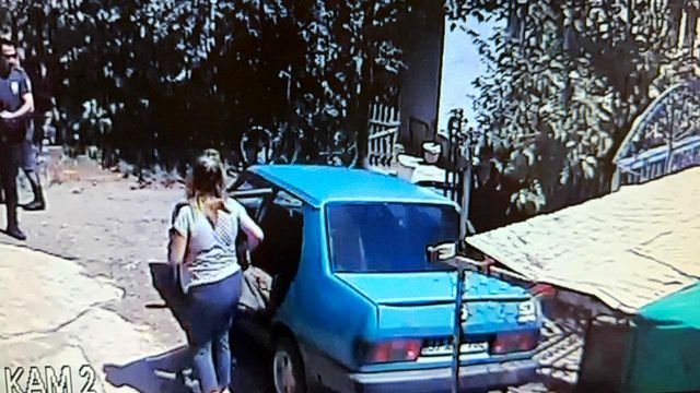 Polisin 'Dur' ihtarına uymayan sürücü, hamile kadını araçta bırakıp kaçtı