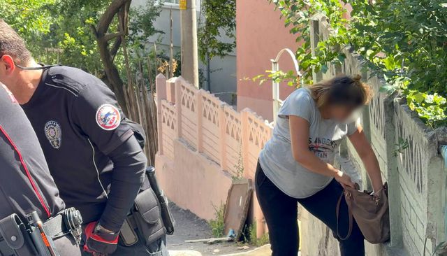 Polisin 'Dur' ihtarına uymayan sürücü, hamile kadını araçta bırakıp kaçtı