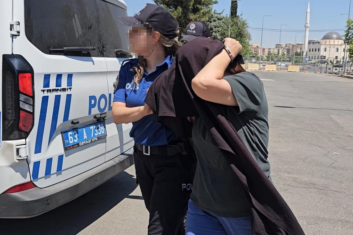 Film gibi olay: Hemşire kıyafeti giyerek yeni doğan bebeği kaçırmaya çalıştı