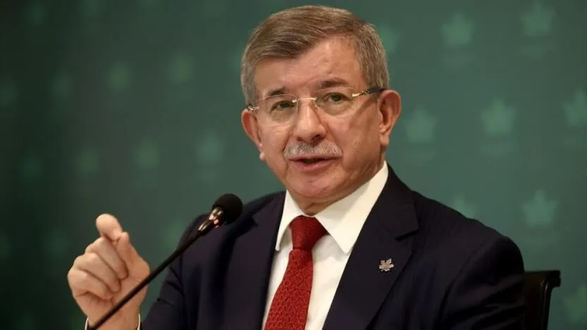 Ahmet Davutoğlu, yeni parti kuran Özgür Özel'e bakın ne tavsiyede bulundu?