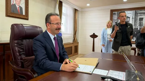 'Taytlı vali' gitti yeni vali geldi: Ömer Hilmi Yamlı, Ardahan valisi olarak göreve başladı