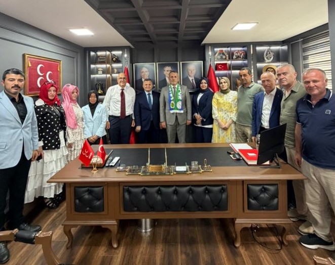 Pendik Rizeliler Derneği'nden MHP Pendik İlçe Başkanı Muharrem Kır'a hayırlı olsun ziyareti