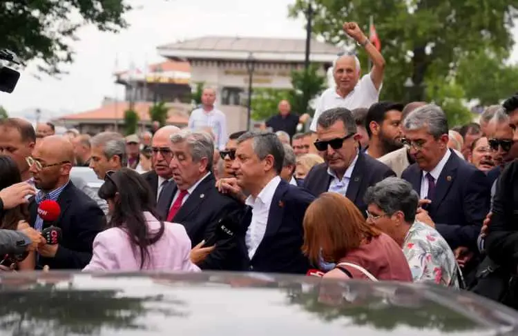 CHP'de dev istifa: 264 eski milletvekili partiden ayrıldı!