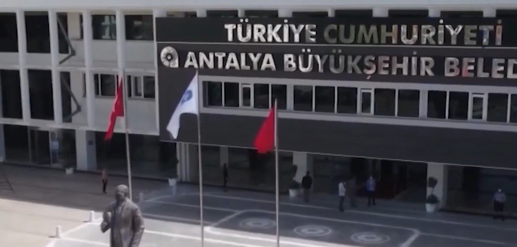 Vatandaşın parasıyla lüks otellerde keyif çattı: CHP'li belediyenin Gençlik Merkezi Sorumlusu Tuğçe Güney tutuklandı!