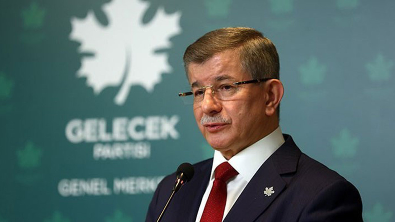 Ahmet Davutoğlu, Gelecek Partisi'nin feshedildiğini açıkladı: Peki, 4 vekilin izleyeceği yol ne olacak?