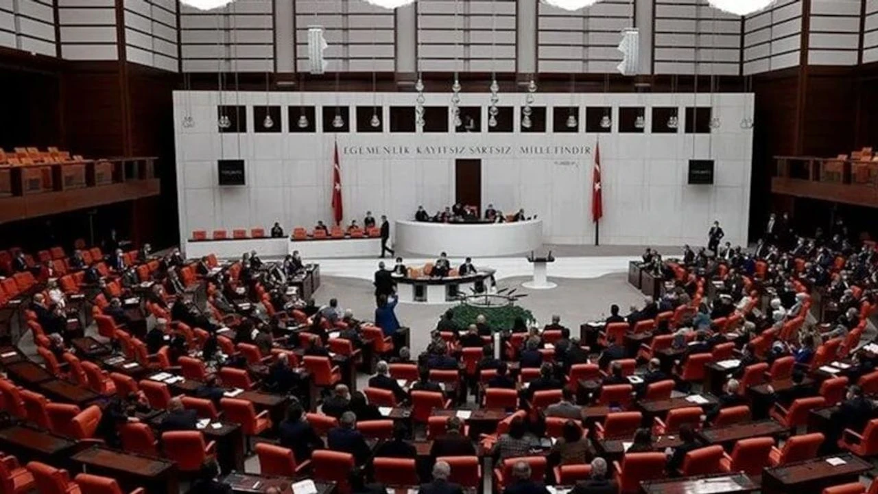 Siyaset dünyasından son dakika: İki parti birleşme kararı aldı!