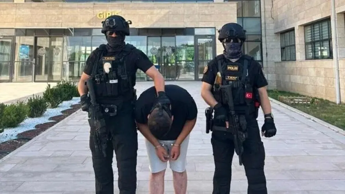 FETÖ'cü Burkay Karatepe kendisini Salih Usta olarak tanıtıp, inşaatlarda amelelik yapmış!