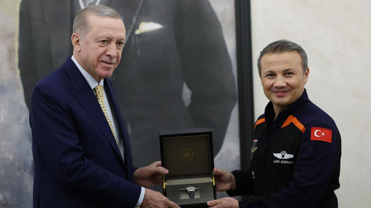 Türkiye'nin ilk astronotu Alper Gezeravcı tuğgeneral oldu