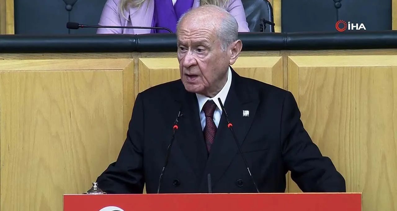 Çerçeve yasa imzasından sonra Bahçeli'den, Demirtaş ve Öcalan hakkında açıklama geldi