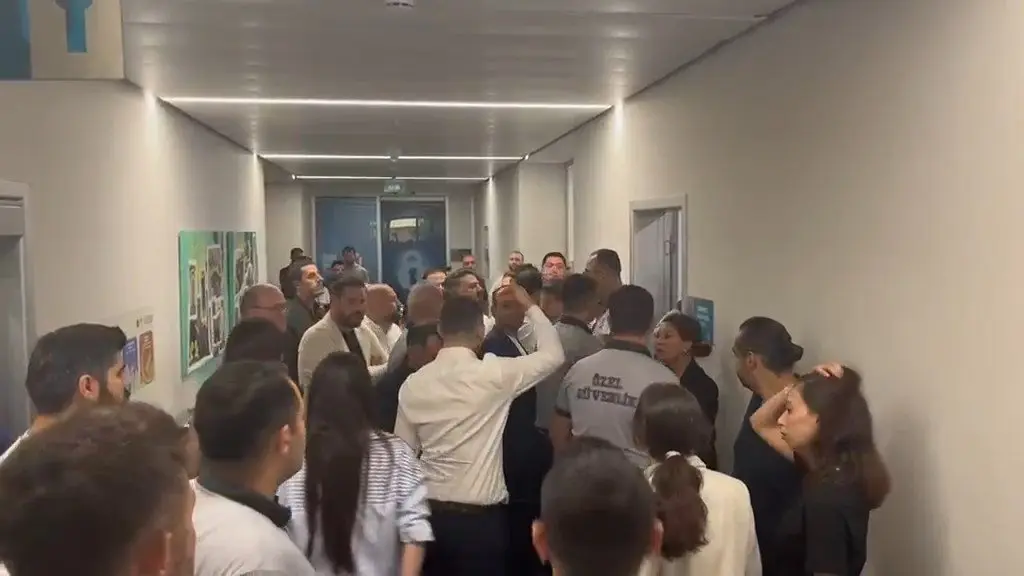 Üsküdar Belediyesi'nde yer yerinden oynadı: 6 CHP'li AK Parti adayına oy verdi, ortalık karıştı!