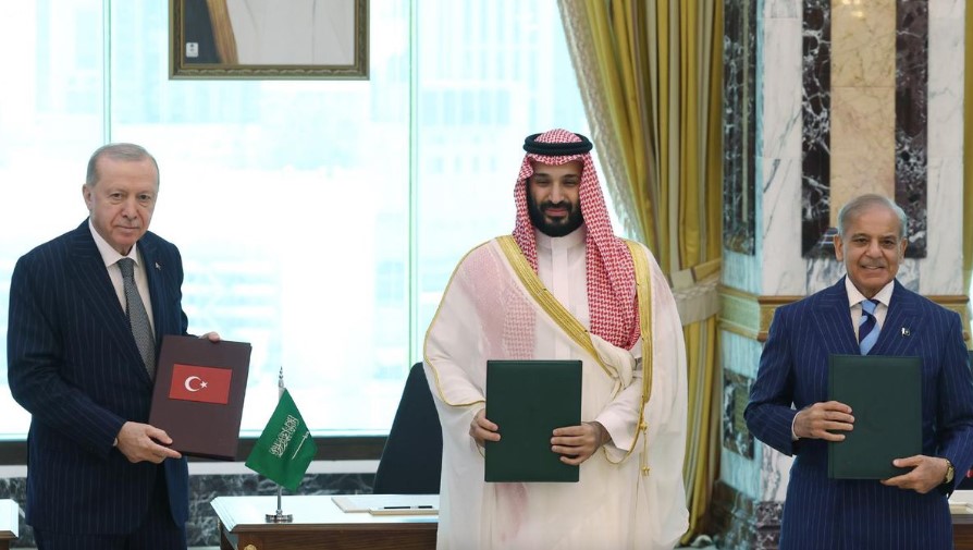 Orta Doğu'da tarihi adım: Türkiye, Suudi Arabistan ve Pakistan üçlü savunma anlaşmasını imzaladı!