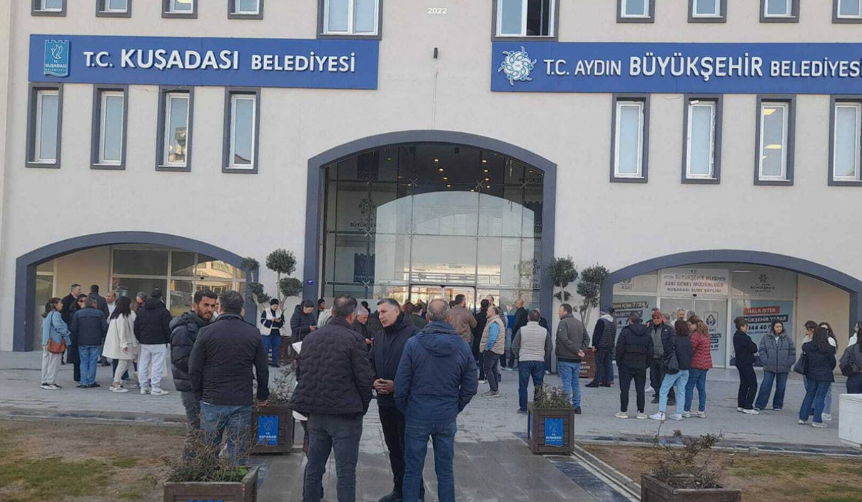 Kuşadası Belediyesi'ne 3. dalga operasyon! 12 kişi gözaltına alındı