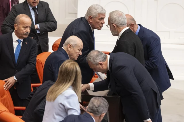 Bahçeli ile Dervişoğlu gündem oldu: Yan yana oturup birbirlerinin yüzüne bile bakmadılar!