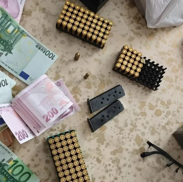 UltraAslan liderinin evine operasyon: Muzaffer Şirin'in konutunda yapılan 8,5 saatlik aramada servet çıktı