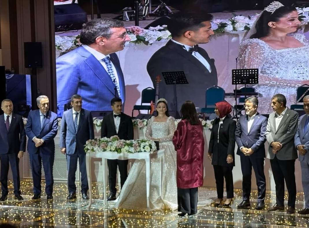 AK Parti Gaziantep Milletvekili Ali Şahin’in Oğlu Ahmet Hakan ile Esma Dünyaevine Girdi