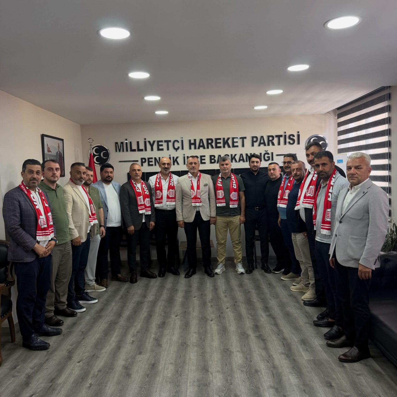 Orfa Yapı Pendikspor Yönetiminden MHP Pendik İlçe Başkanı Muharrem Kır’a “Hayırlı Olsun” ziyareti