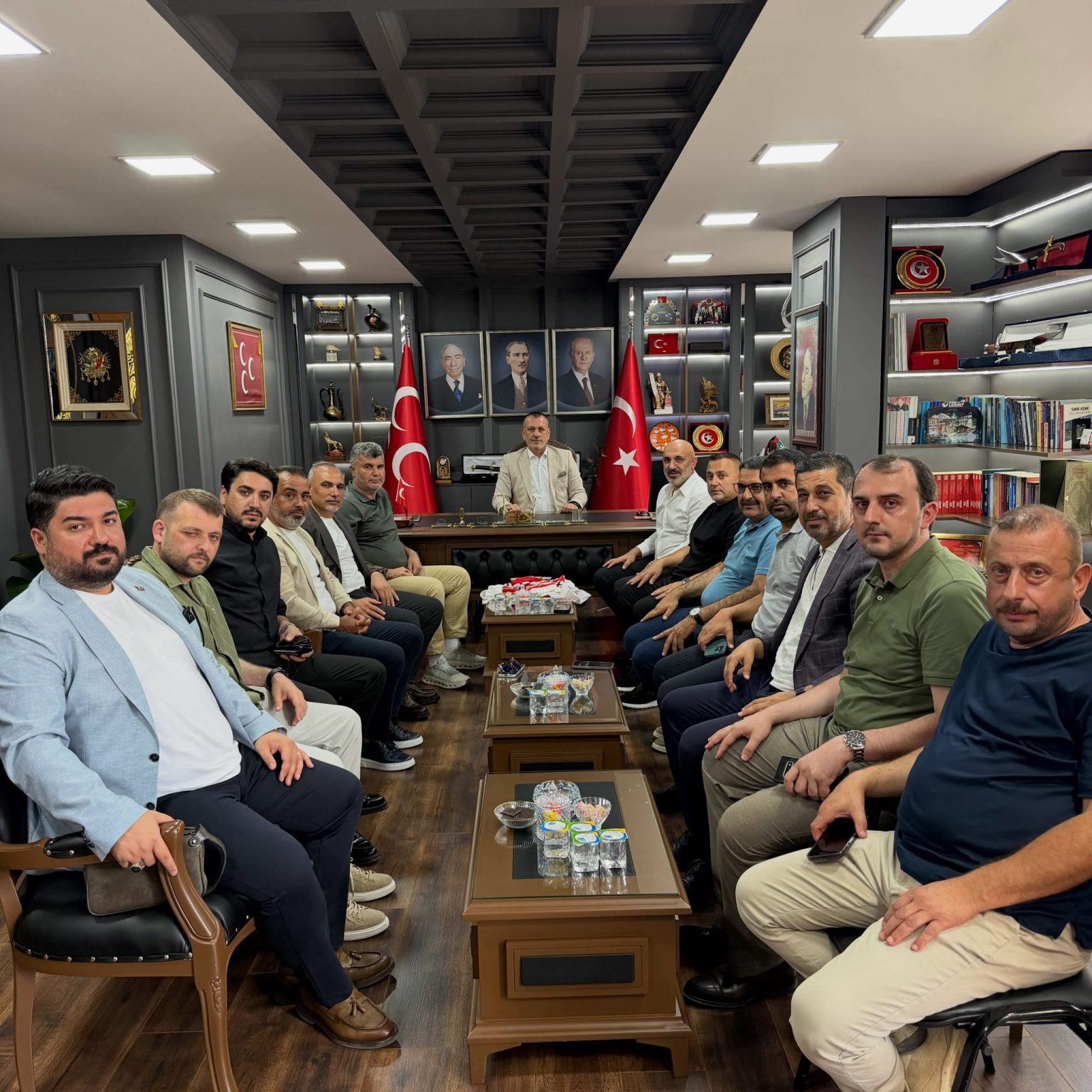 Orfa Yapı Pendikspor Yönetiminden MHP Pendik İlçe Başkanı Muharrem Kır’a “Hayırlı Olsun” ziyareti