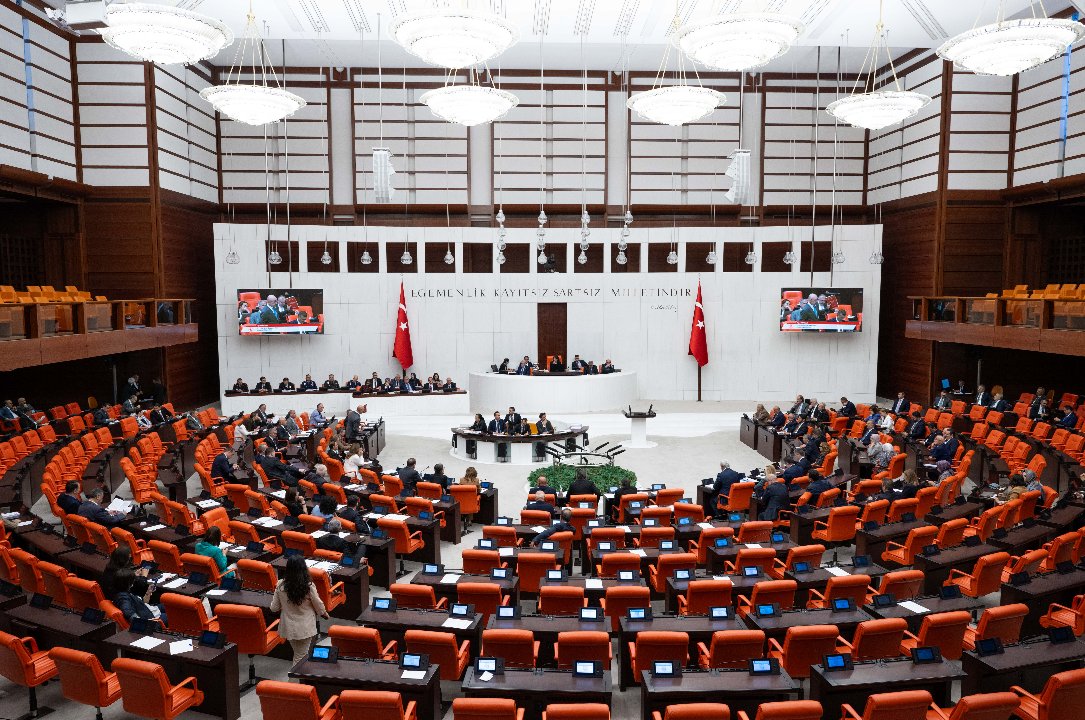 Terörsüz Türkiye yasası Meclis'ten geçti: Peki 12 maddenin içinde neler var, Yasa kimleri kapsamıyor?