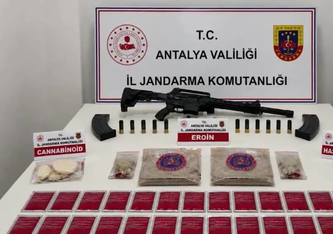 Sosyal medyadan çatır çatır uyuşturucu sattılar: Dev operasyonla 96 şüpheli yakalandı!