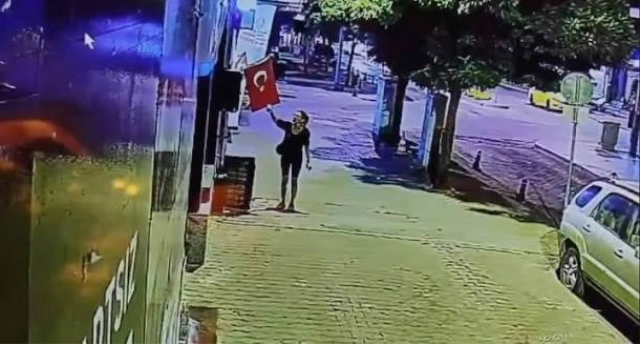 Türk bayrağımızı ateşe veren hain kendini bakın nasıl savundu?
