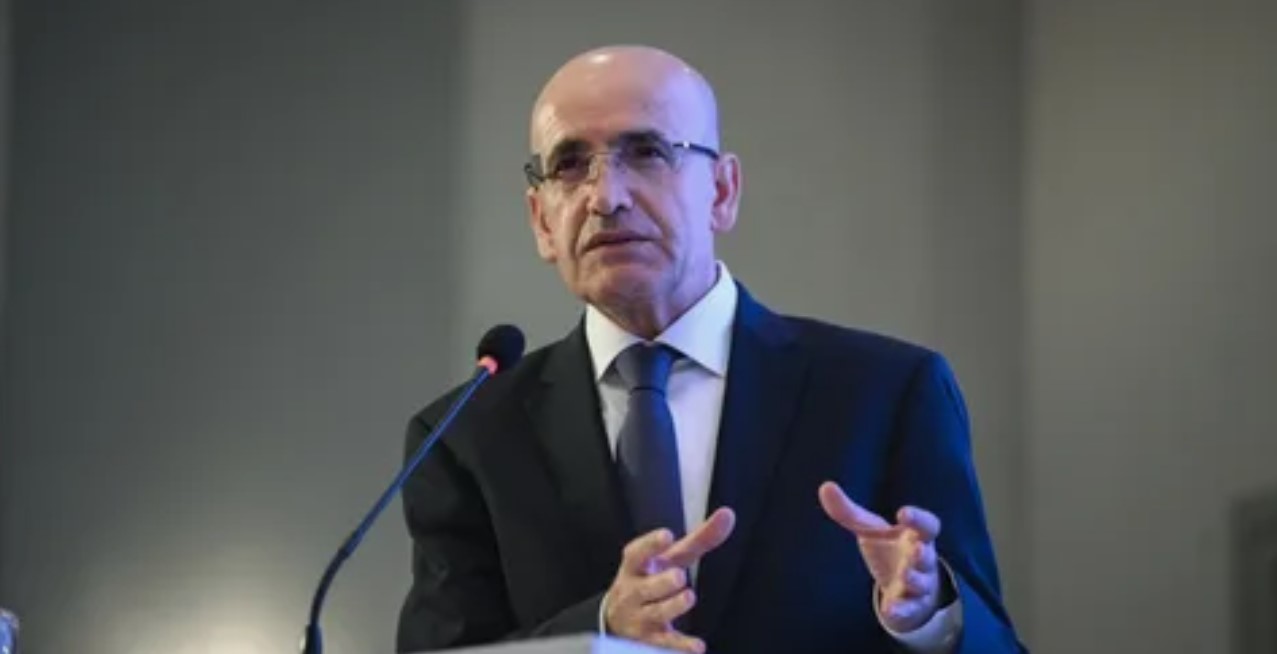 Faizler düşürülecek mi? Piyasalarda "köklü değişiklik" iddiasına bakan Şimşek'ten yanıt var!