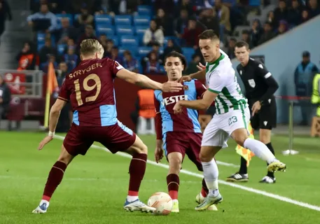 Macaristan'da kötü mağlubiyet: 9 kişi kalan Trabzonspor Ferencvaros'a direnemedi!