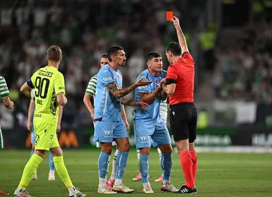 Macaristan'da kötü mağlubiyet: 9 kişi kalan Trabzonspor Ferencvaros'a direnemedi!