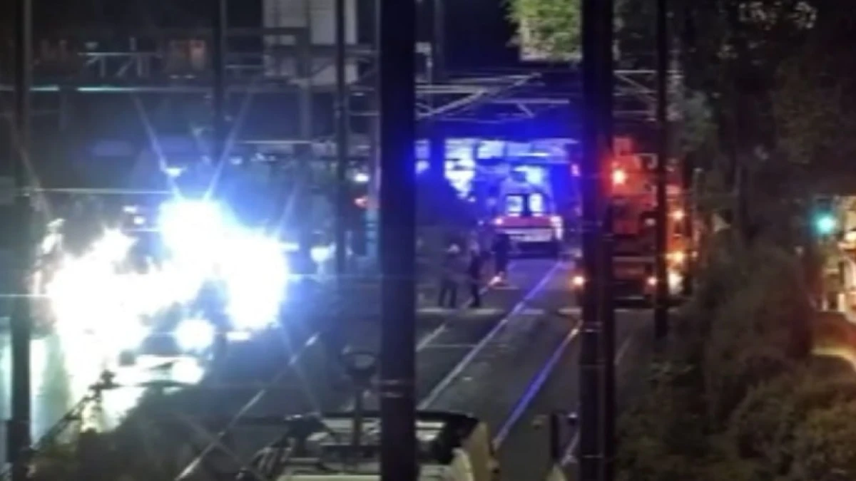 İstanbul'da hareketli dakikalar: iki tramvay kafa kafaya çarpıştı, Çok sayıda yaralı var!