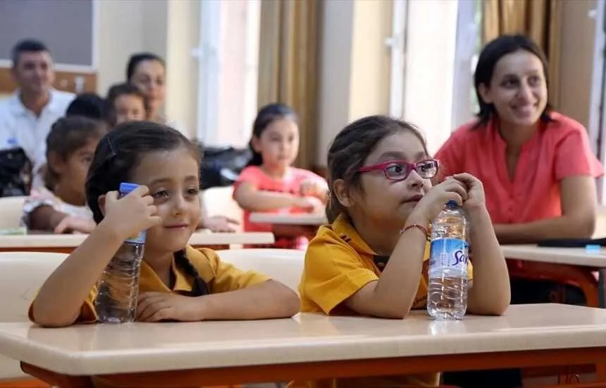 Okullar açılmasına günler kala MEB'den memurlara izin kararı!