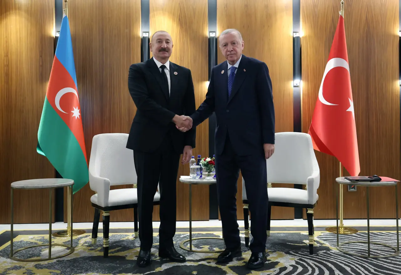 Gözler Bişkek'te: Erdoğan, Şanghay İşbirliği Örgütü Devlet Başkanları Zirvesi öncesi Aliyev ile bir araya geldi