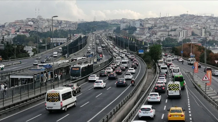 İstanbul'da bu yollar bugün trafiğe kapalı: İşte alternatif yollar...
