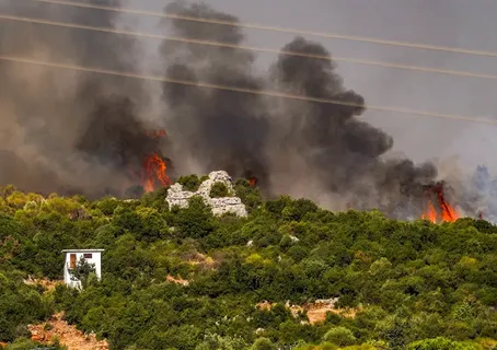 Antalya ve Adana’da alevler göğe yükseldi: Evler tahliye edildi, elektrikler kesildi