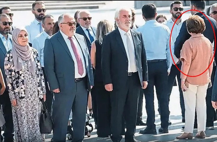Didim'de protokol krizi: Belediye başkanı sırtını dönerek protesto etti!