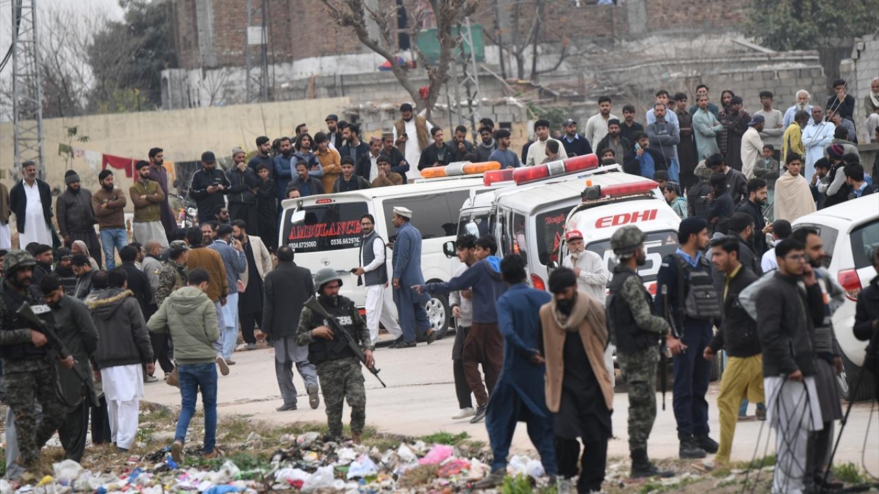 Pakistan'da cuma namazı sırasında patlama: Çok sayıda ölü ve yaralı var!
