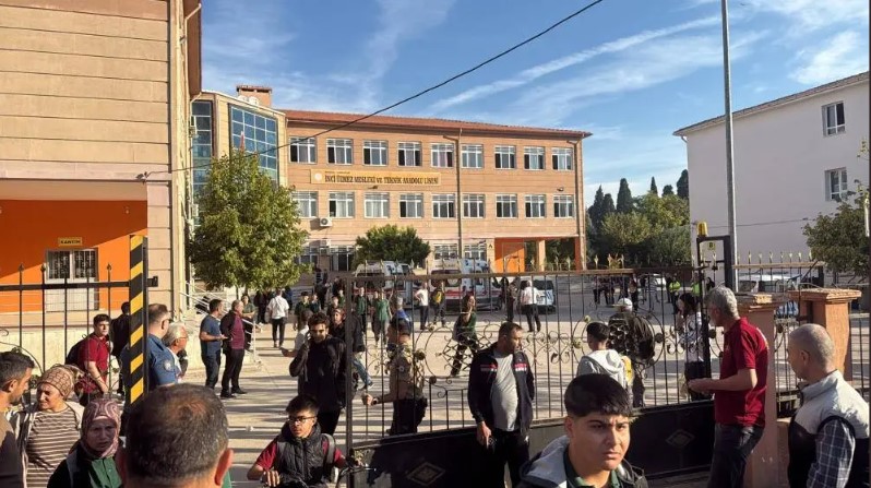 Manisa’da okul saldırısı: Yaralı öğrenciler var!