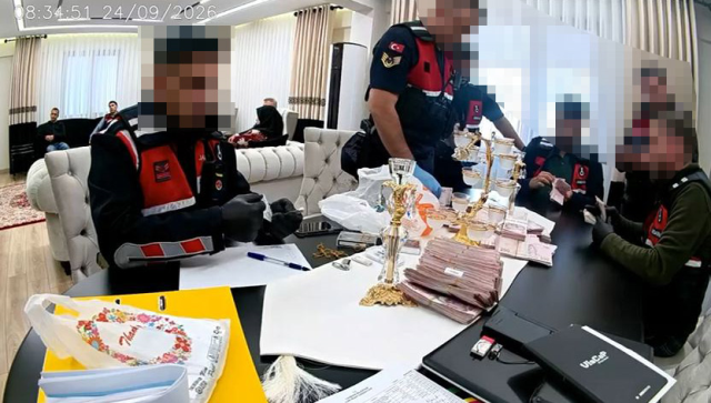 5 polis saya saya bitiremedi: Gözaltına alınan AK Partili eski başkanın evinden çıkanlar 'pes' dedirtti!
