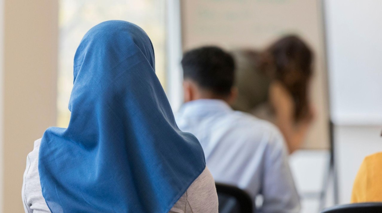 Azerbaycan'da dikkat çeken yasak! Yeni düzenleme ile okullarda başörtüsü kaldırıldı