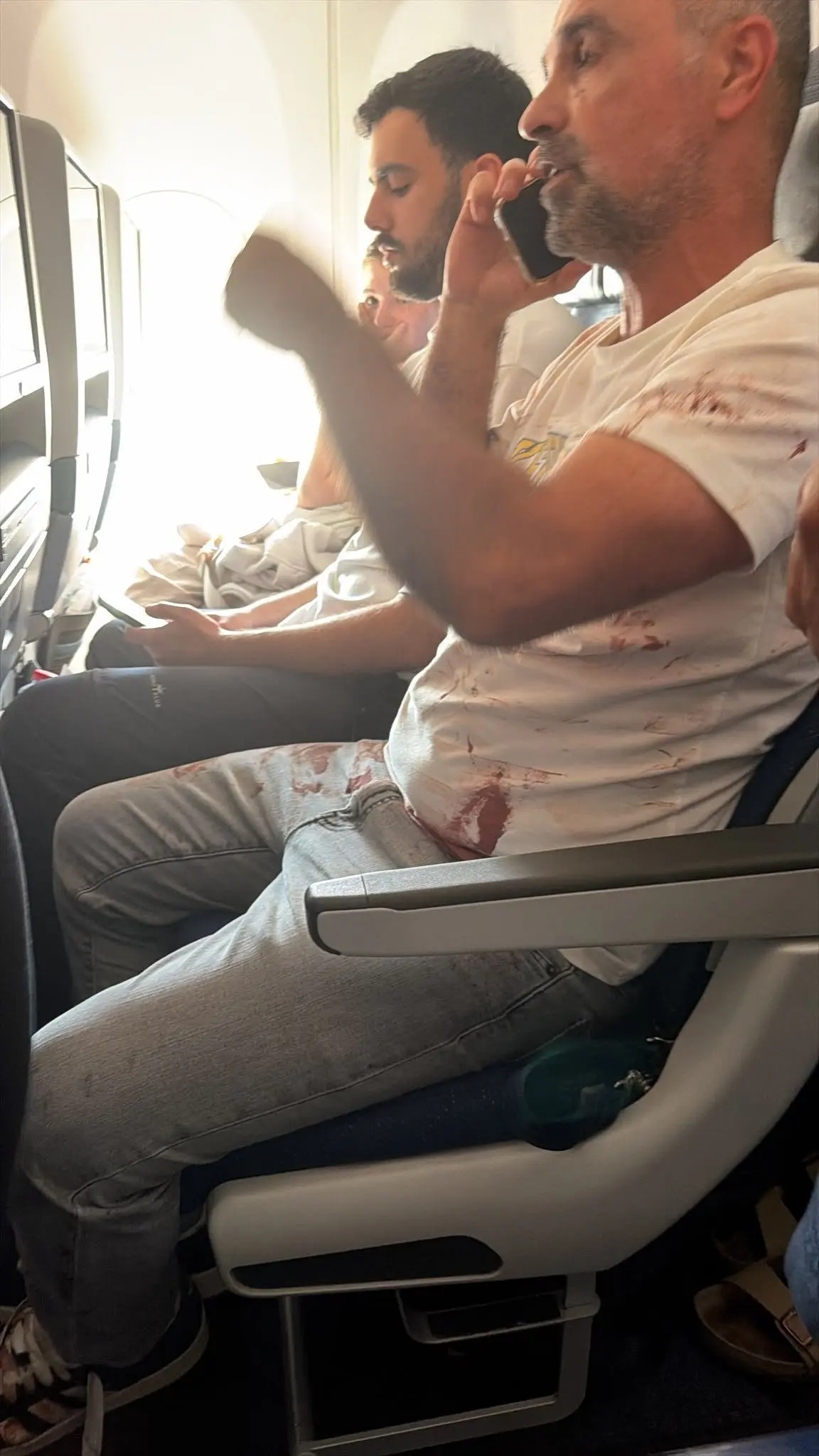 Havada vahşet anları: İsrail'e giden uçakta infial yaratacak görüntü ortaya çıktı!