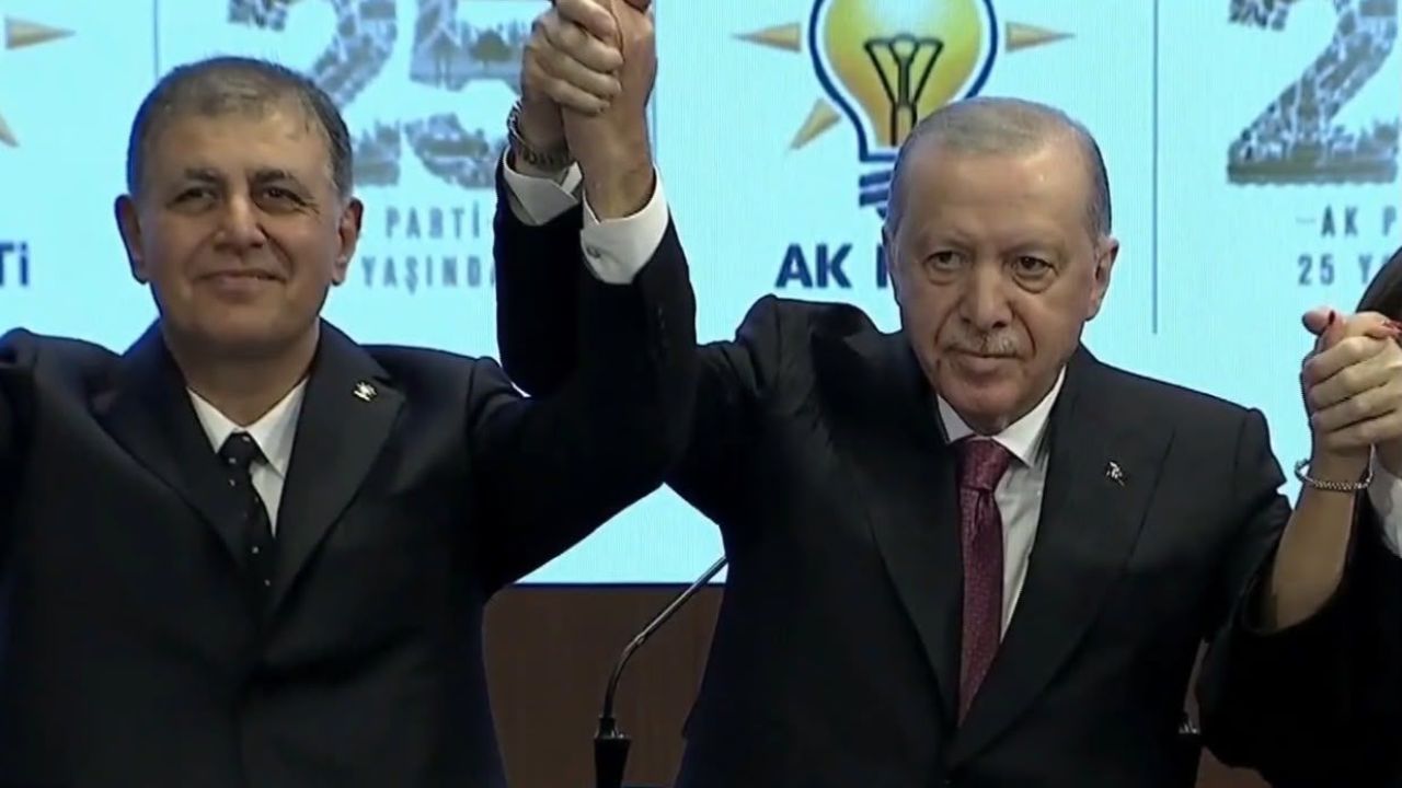 AK Parti'ye geçen Cemil Tugay'dan ilk açıklama: İzmir'i yeniden inşa edeceğiz...