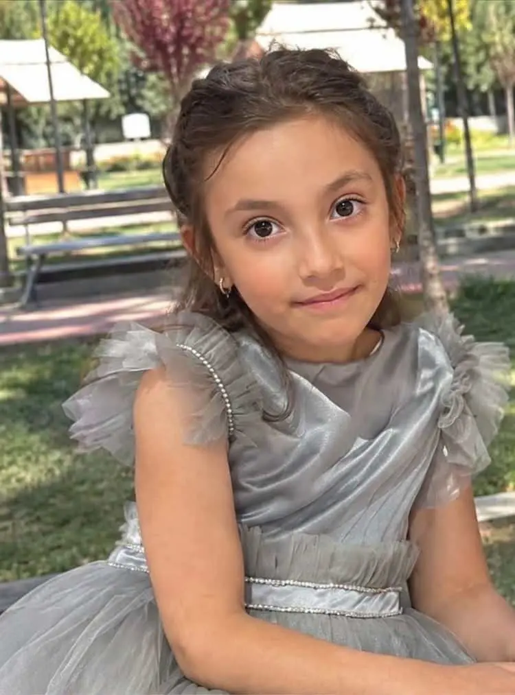 Bartın, okul saldırısında hayatını kaybeden Eslem Sare'sini toprağa verdi