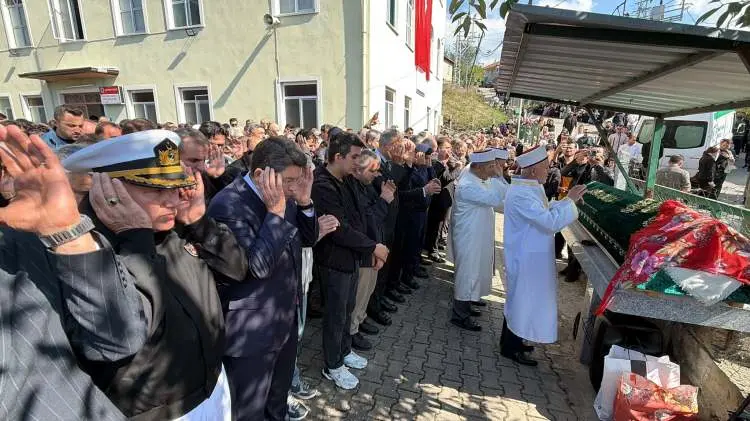 Bartın, okul saldırısında hayatını kaybeden Eslem Sare'sini toprağa verdi