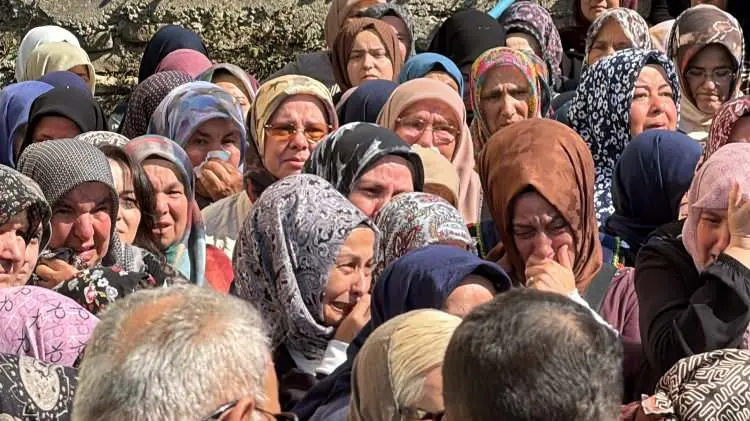 Bartın, okul saldırısında hayatını kaybeden Eslem Sare'sini toprağa verdi