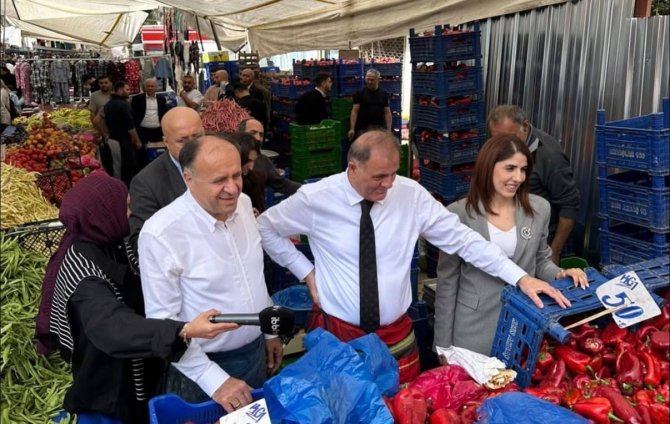 İBB'den Pendik'te saha çalışması: Et Lokantası ve pazarda vatandaşların talepleri dinlendi
