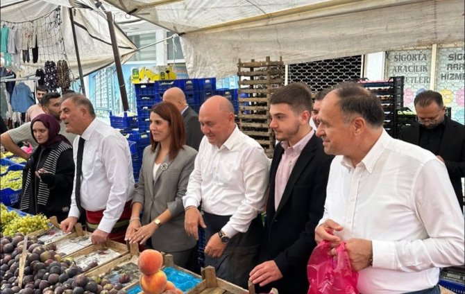 İBB'den Pendik'te saha çalışması: Et Lokantası ve pazarda vatandaşların talepleri dinlendi