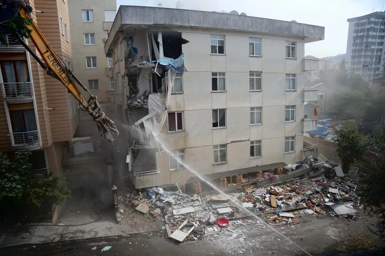 Maltepe'deki çöken binayla ilgili son dakika: Bilirkişi ön raporunda 2 isim kusurlu çıktı!